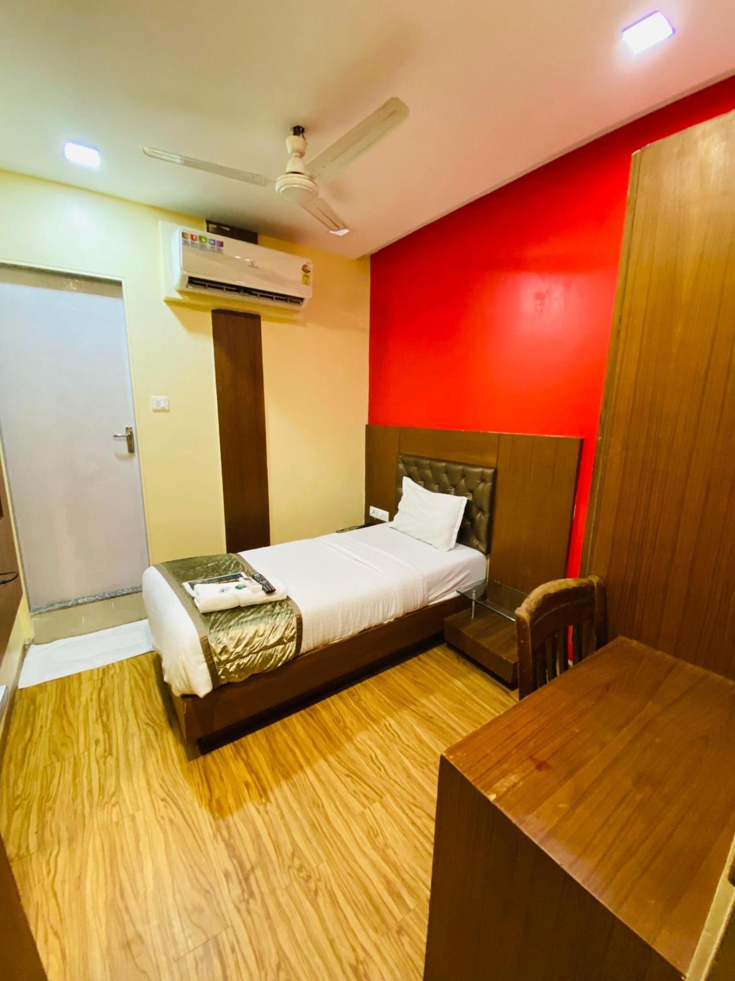 Hotel Arton Regency Near Terminal 2 Airport Βομβάη Εξωτερικό φωτογραφία